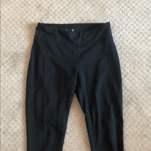 BARELY WORN ASPIRE BLACK LEGGINGS